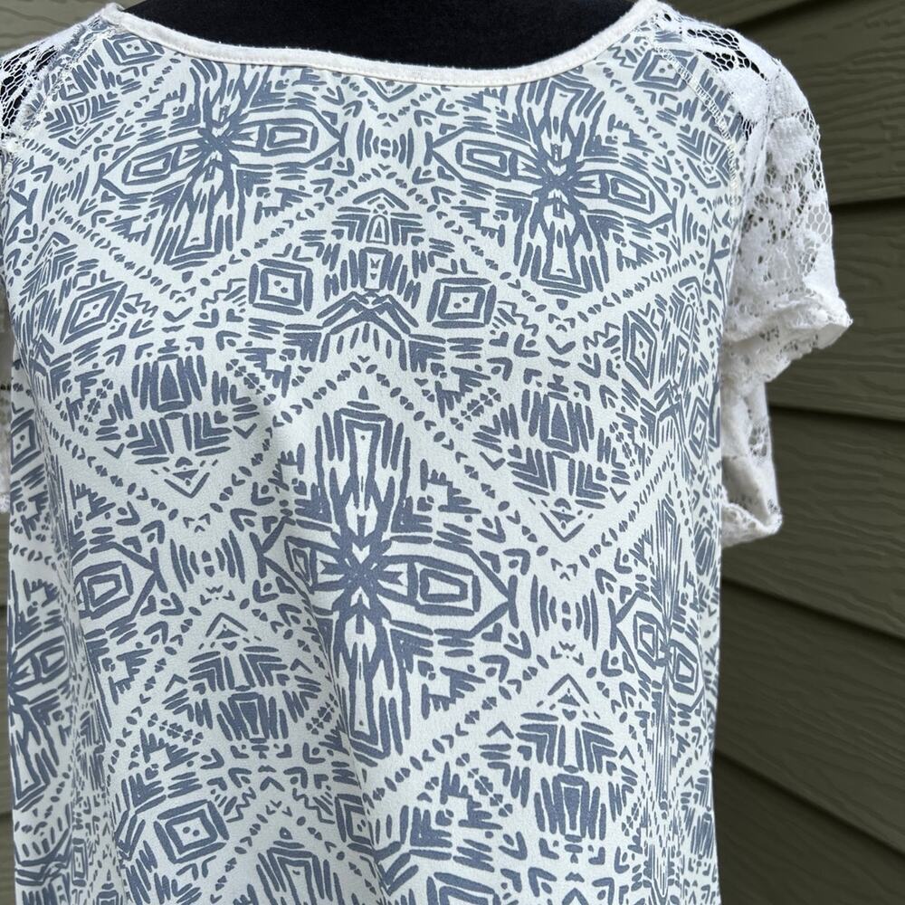 JOLT, T-shirt style top with lace sleeves & hem, women's size XL